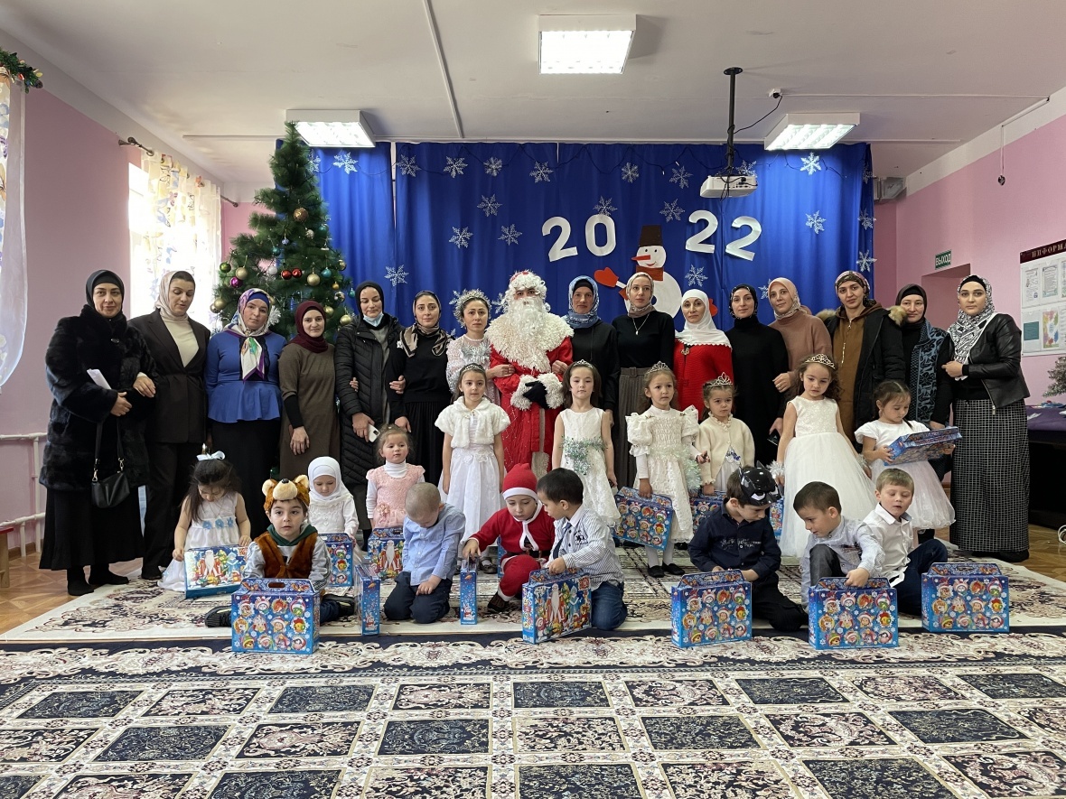 Все дети дошкольного возраста в районе получили наборы сладостей на Новый год