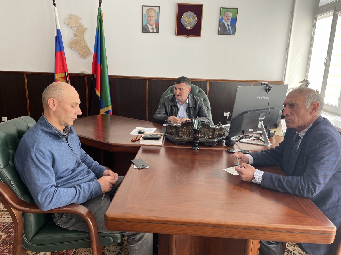 Глава района провел аппаратное совещание