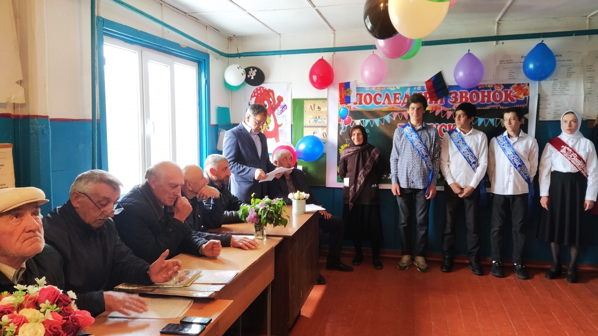 В Дусрахской школе провели праздник последнего звонка