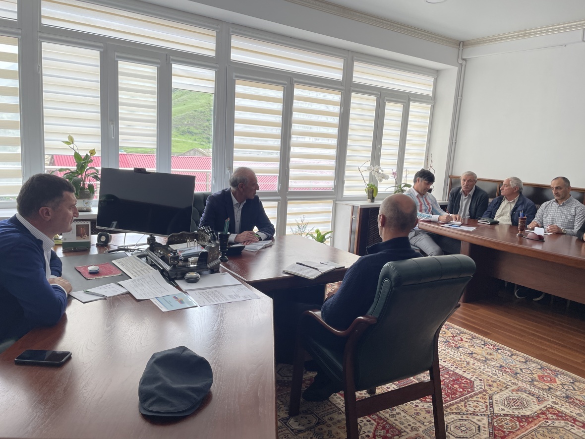 Мухидин Магомедов провел очередное аппаратное совещание