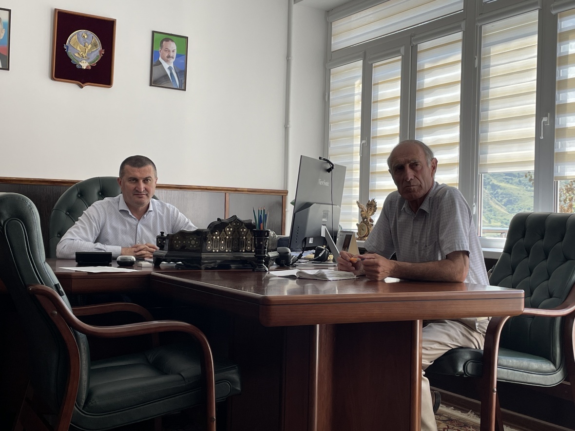 Реконструкцию площади и подготовку школ к новому учебному году обсудили в администрации района