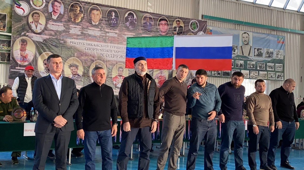 Турнир по вольной борьбе в честь прославленных спортсменов Чародинского района «Содружество» состоялся