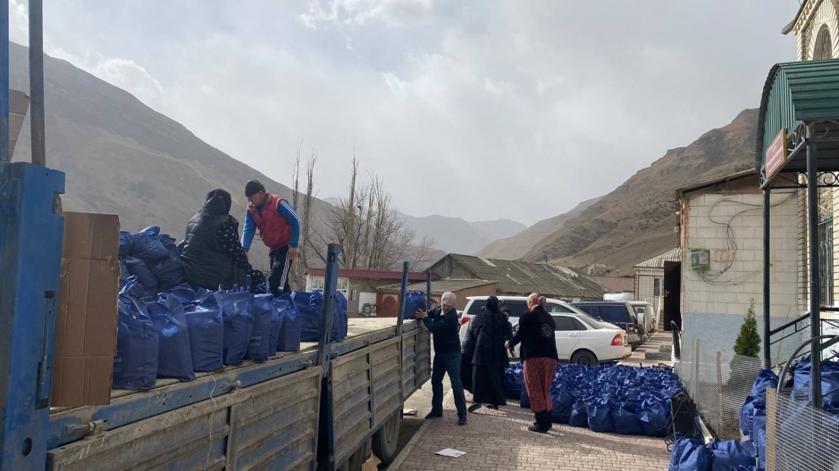 В честь священного месяца Рамадан каждая семья в районе получила продуктовый набор от депутата