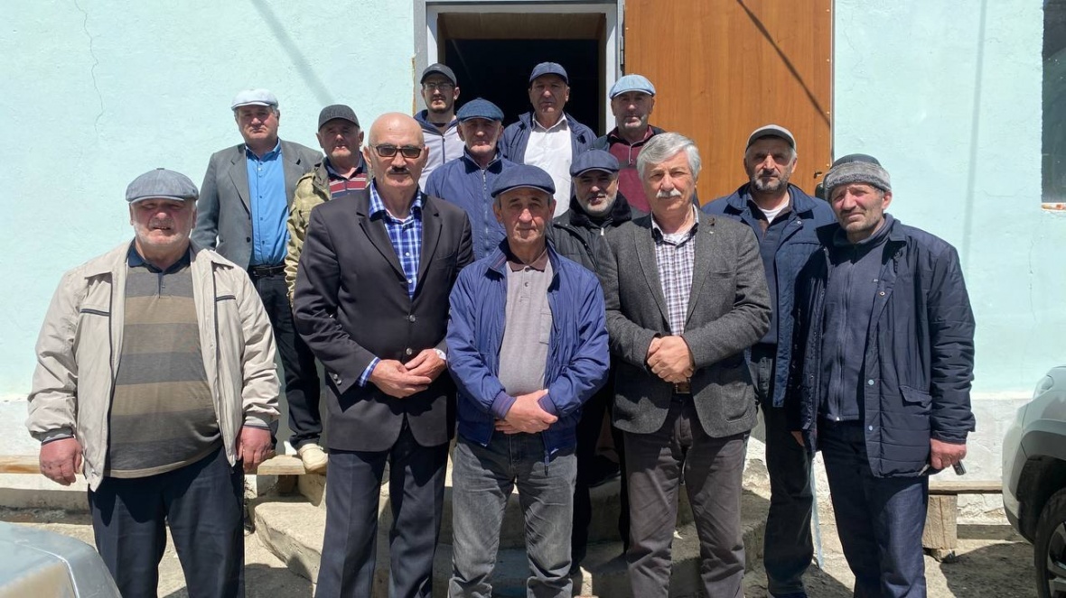 Совещание с участием представителя комитета по ветеринарии РД Казимагомеда Казимагомедова прошло в Чародинском районе