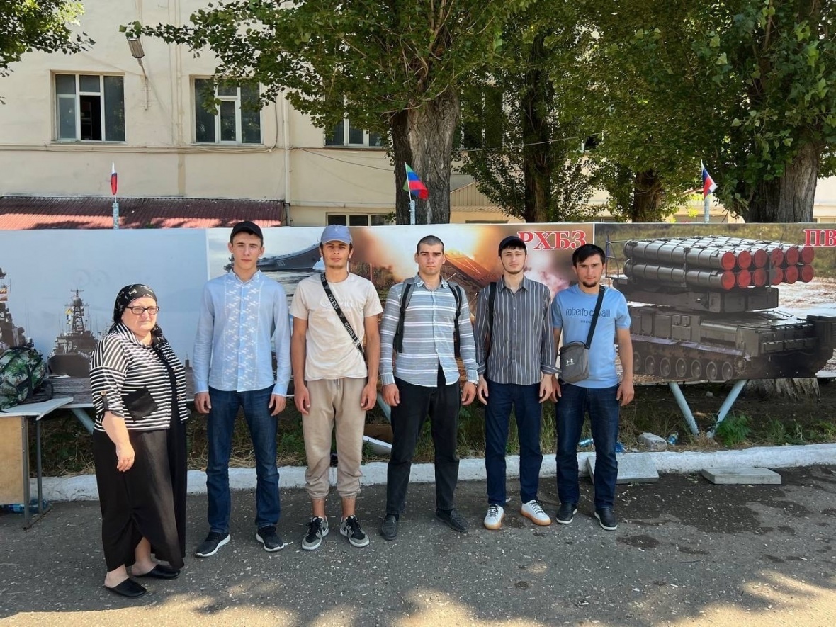 Состоялась очередная отправка призывников из Чародинского района в ряды Российской армии