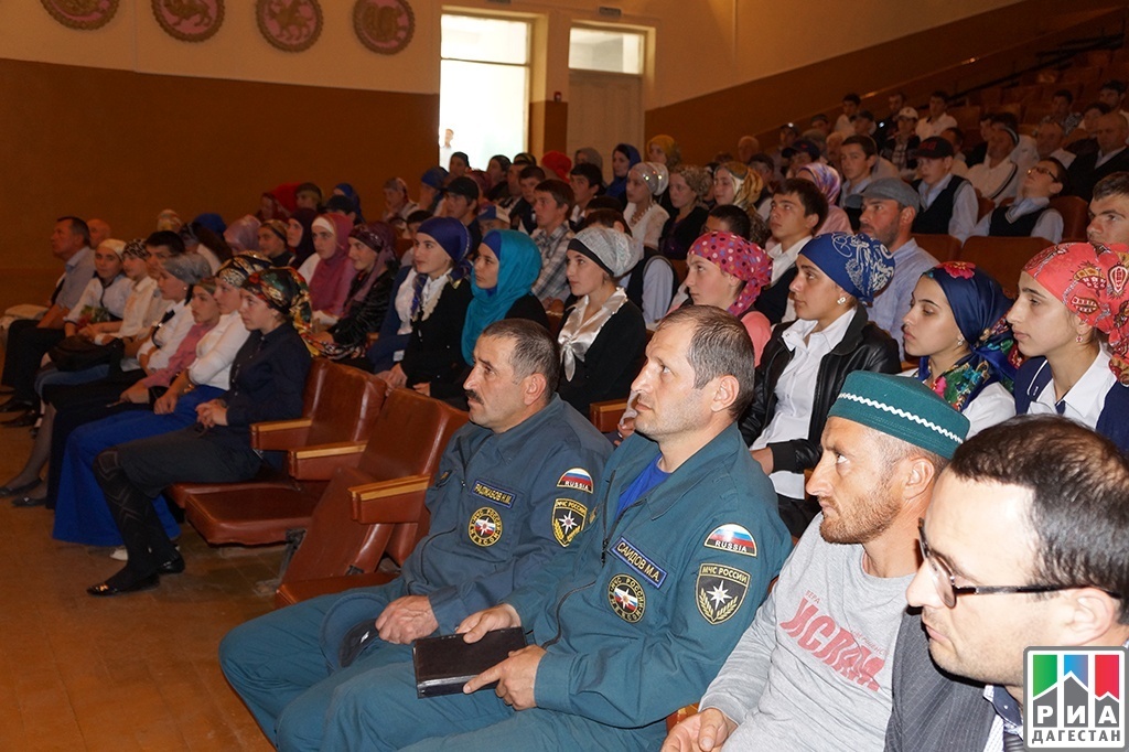 В рамках Дня солидарности в борьбе с терроризмом в Чародинском районе прошел митинг