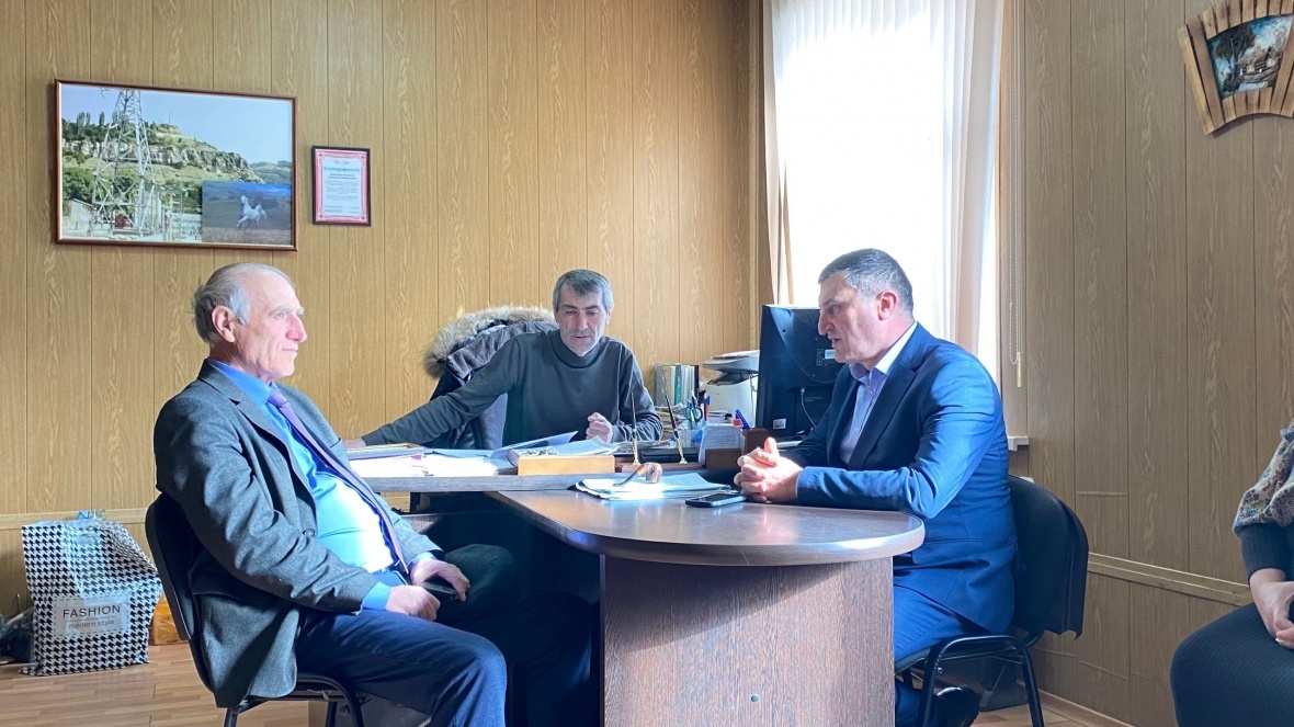Мухидин Магомедов провел встречу с трудовым коллективом РЭС