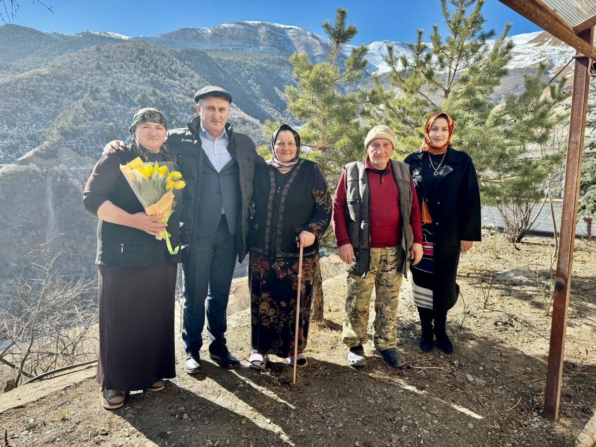 Мухидин Магомедов навестил мать военнослужащих