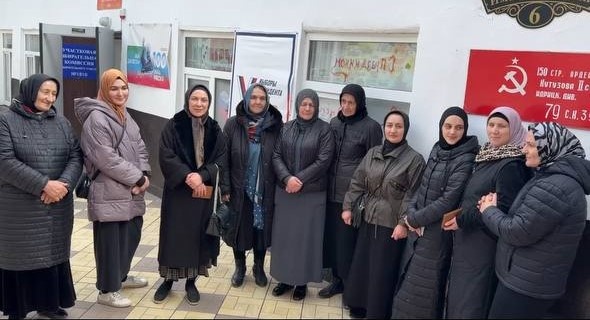 Работники детского сада «Радуга»  пришли проголосовать в УИК