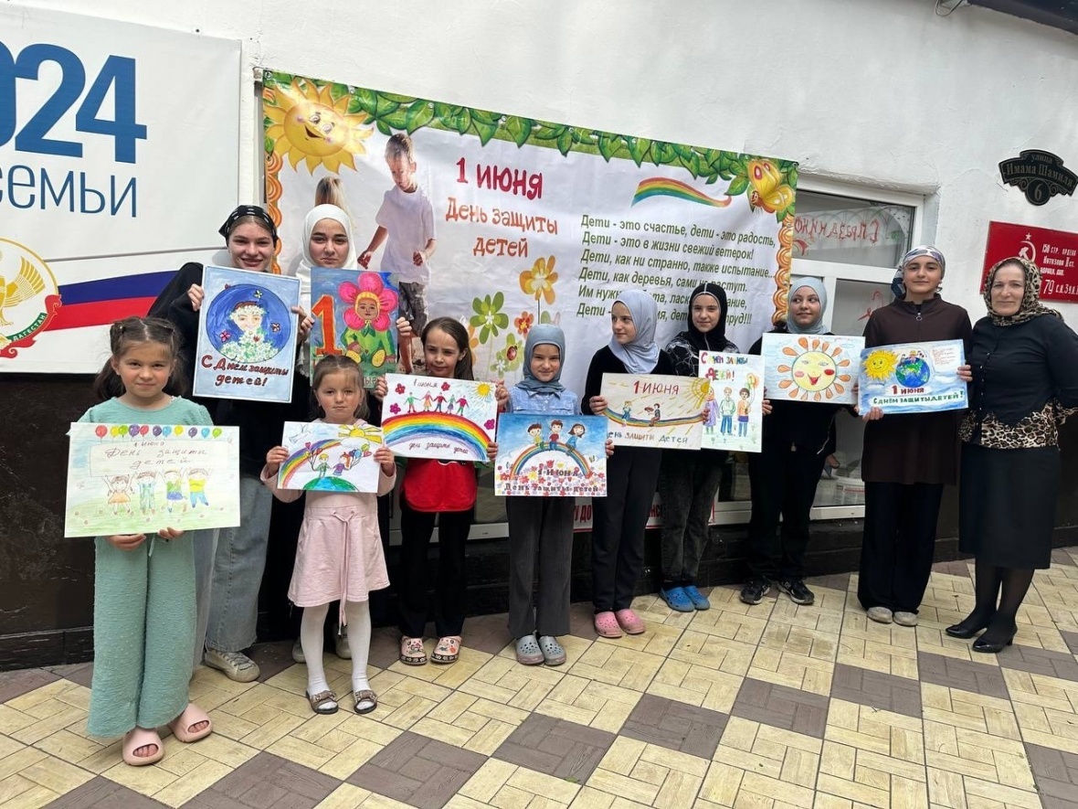 В ЦДОД Чародинского района состоялась выставка рисунков