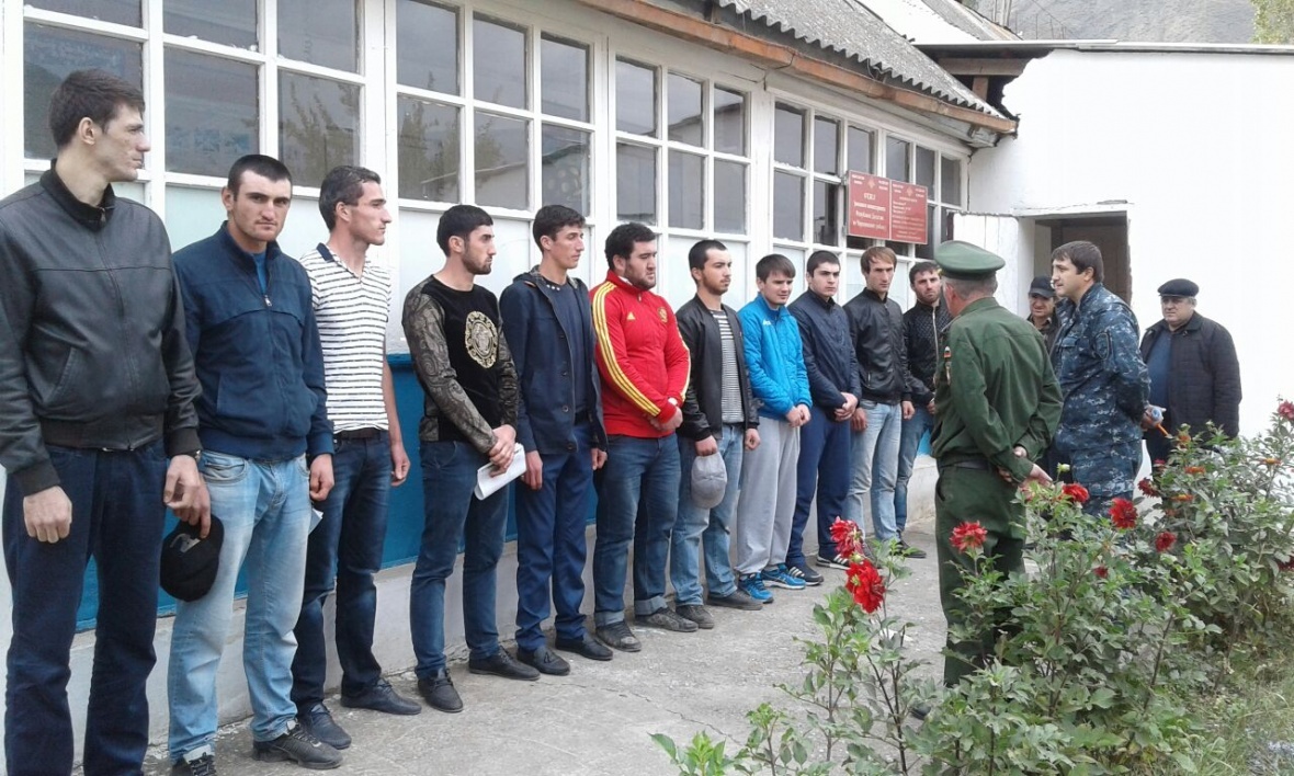 В Чародинском районе проходит осенняя призывная кампания