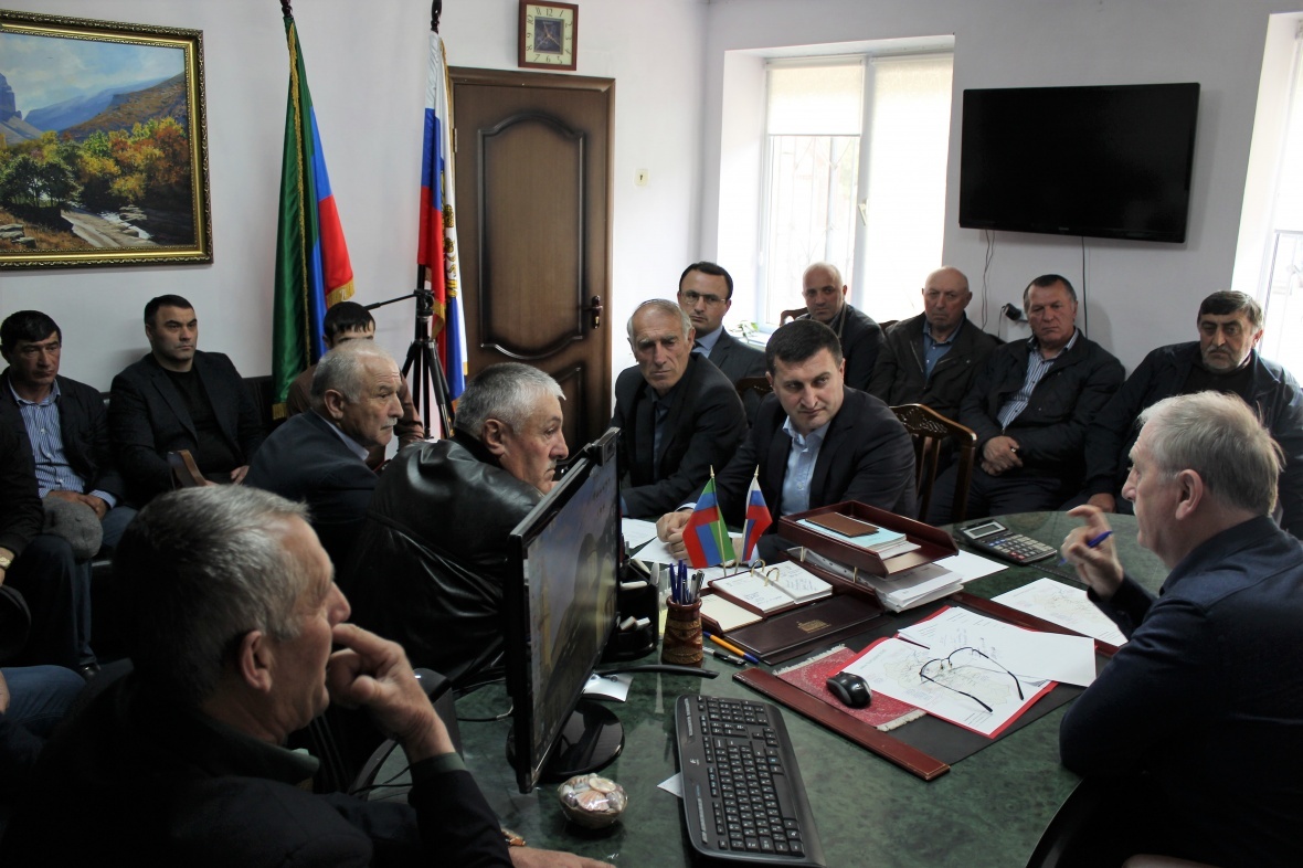 Руководитель Дагавтодора посетил с рабочим визитом Чародинский район