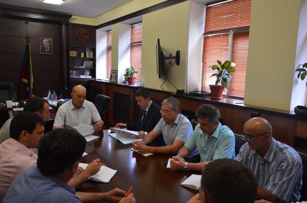 19 июля 2017 года в зале совещаний администрации МО «Шамильский район» прошло расширенное заседание Антитеррористической комиссии МО «Шамильский район»