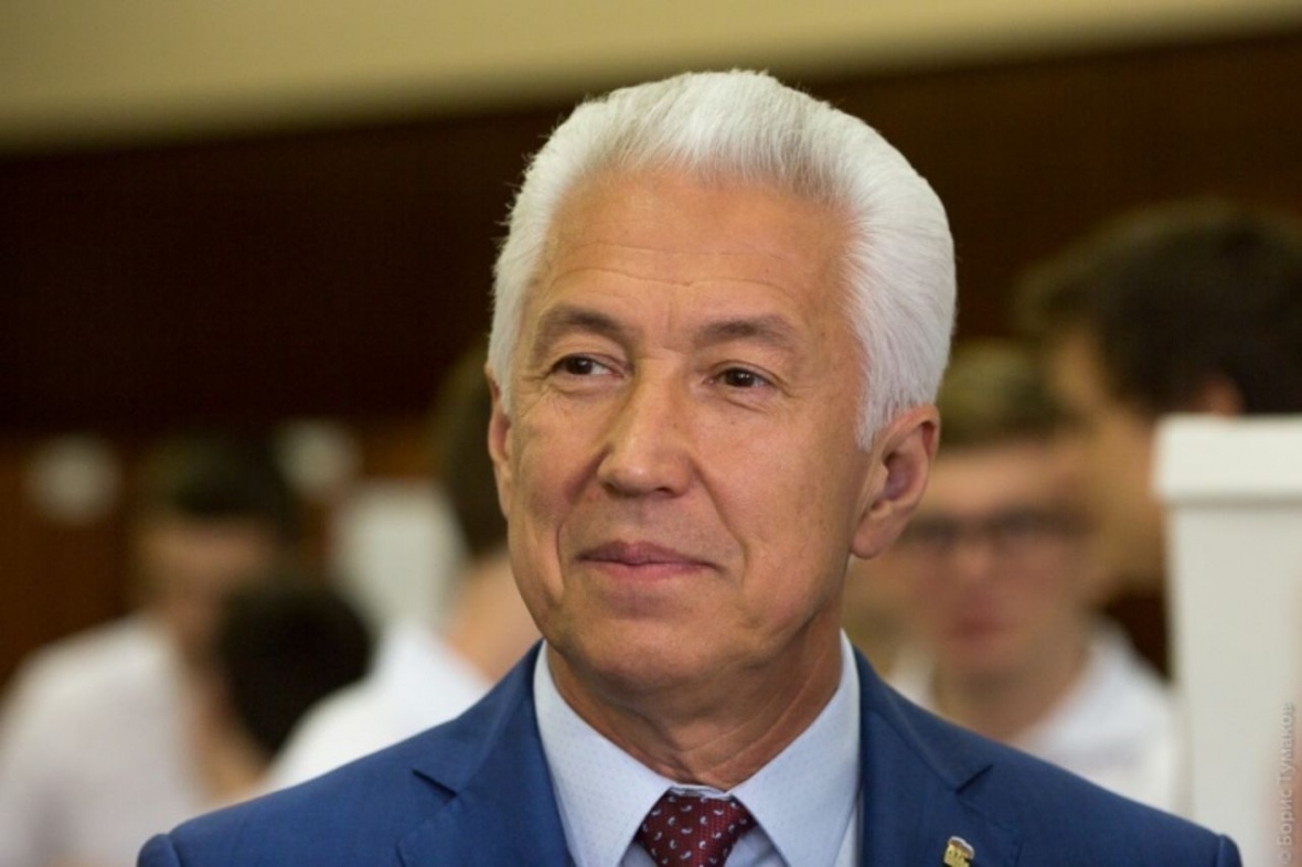 Глава Чародинского района поздравил Владимира Васильева с вступлением в должность Главы Республики Дагестан