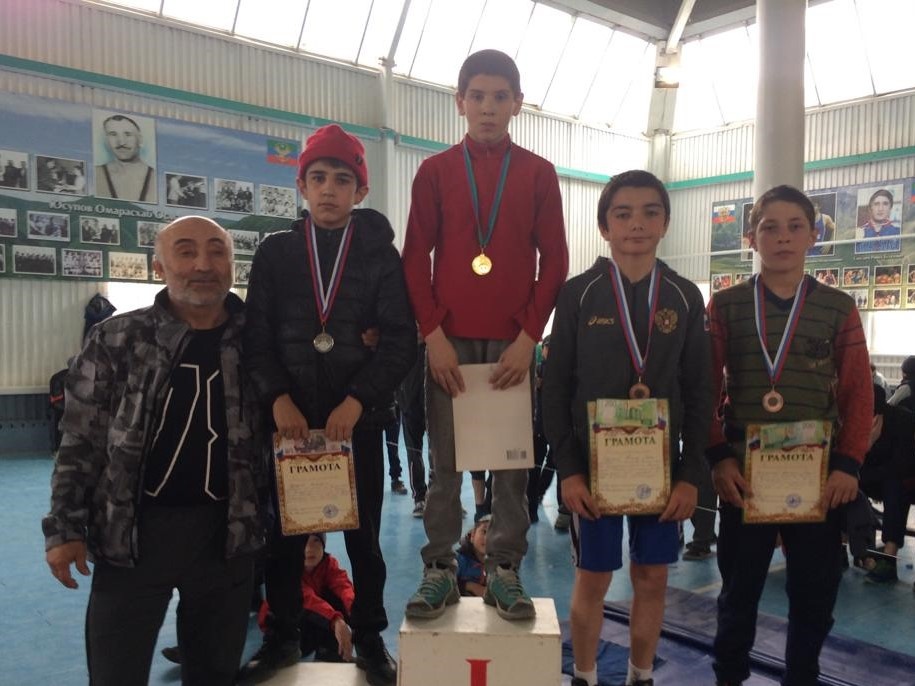 В селе Цуриб прошёл чемпионат района по вольной борьбе среди школьников