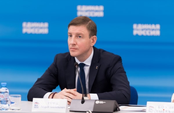 Госдума единогласно приняла в первом чтении поправки Турчака в закон о местном самоуправлении