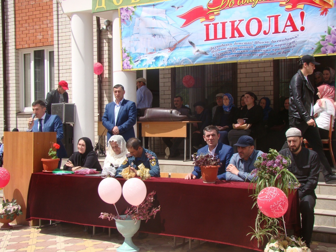 В школах района прозвенел последний звонок