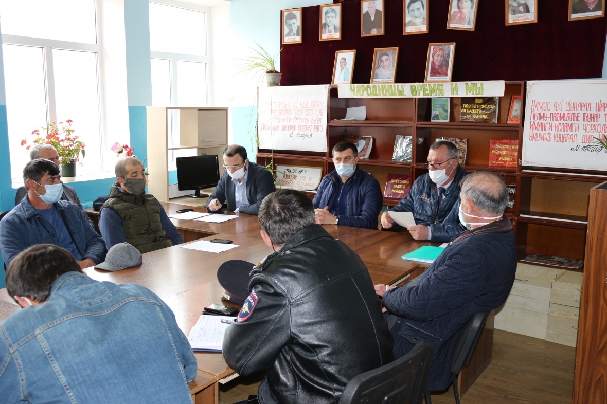 Глава района Мухидин Магомедов провел очередное заседание оперативного штаба по недопущению распространения коронавируса